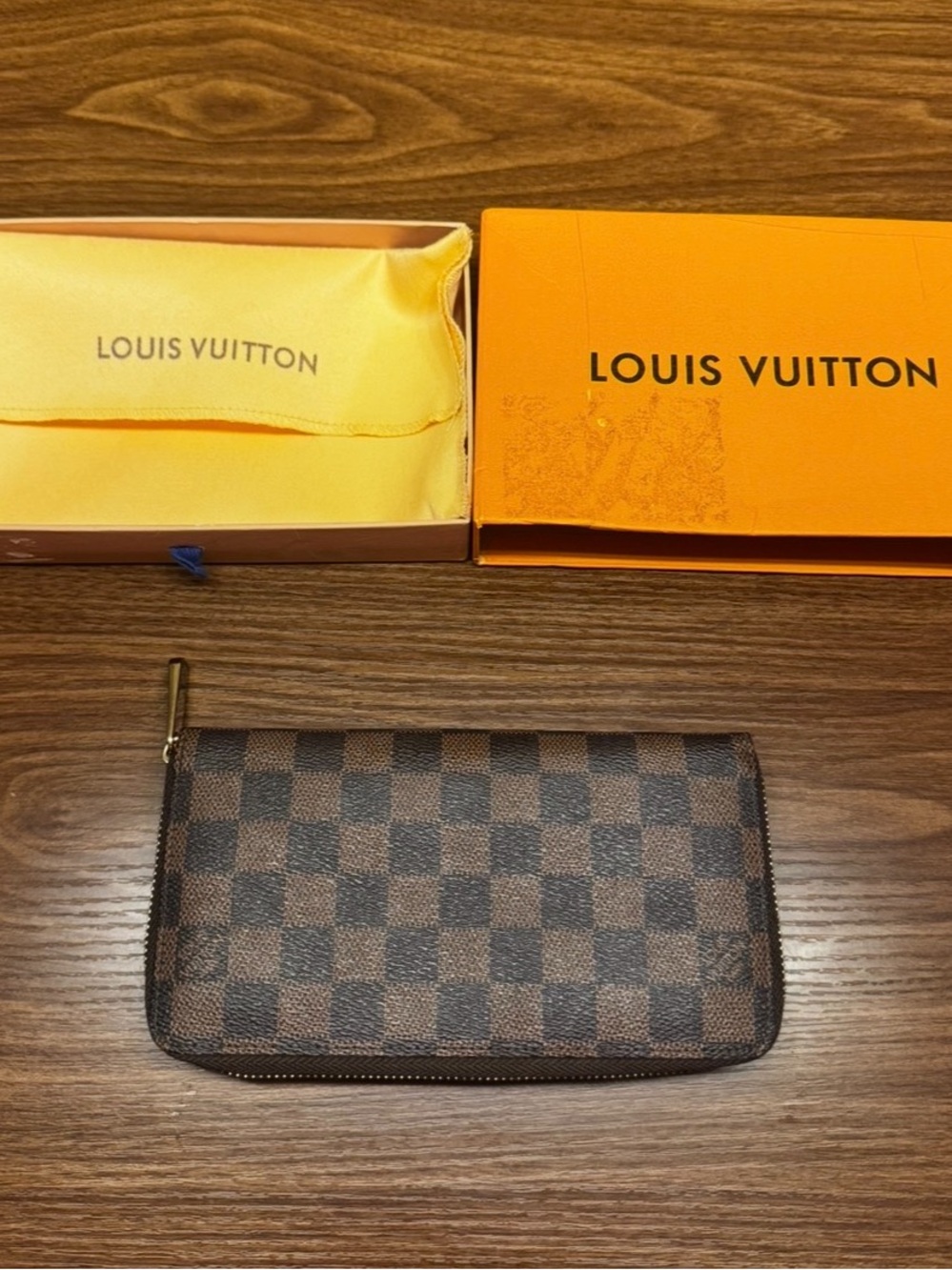 ✅💰Louis Vuitton Zippy Wallet in Damier Ebene leather✅💰